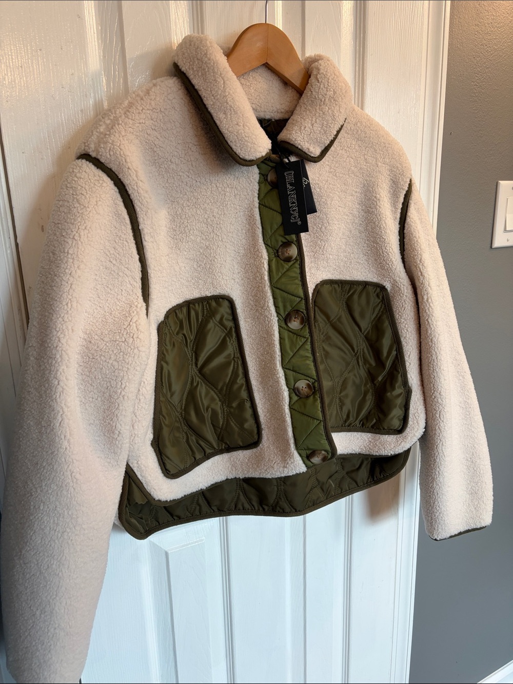 NWT Blank NYC Sz L Crop Reversible Cream Sherpa / Olive Quilted Jacket Warm Cozy - Picture 3 of 10